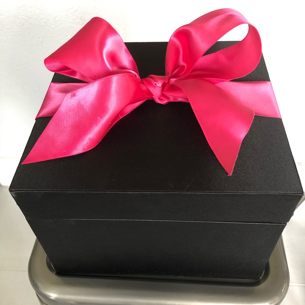 Victoria’s Secret Box ( prop )